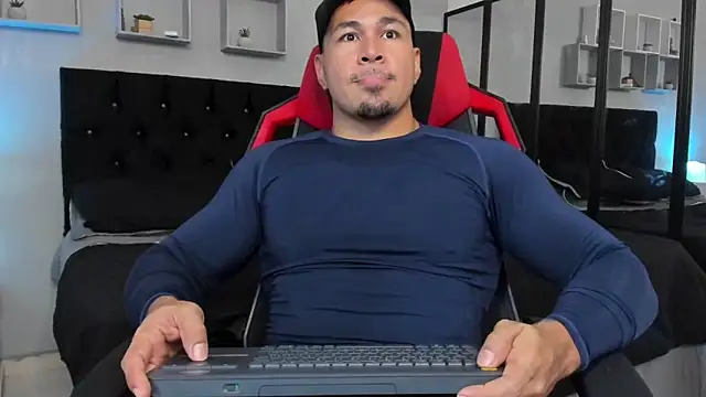 Snapshot of tyler_hank01 chatting on February 25, 2026, 2:28 pm tyler hank01 online show from February 25, 2026, 2:28 pm