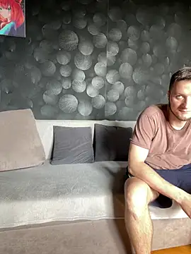 Snapshot of Kiscsillagg chatting on May 24, 2026, 1:44 pm Kiscsillagg online show from May 24, 2026, 1:44 pm