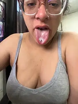 Snapshot of Ninnfa chatting on November 13, 2025, 5:28 pm Ninnfa online show from November 13, 2025, 5:28 pm