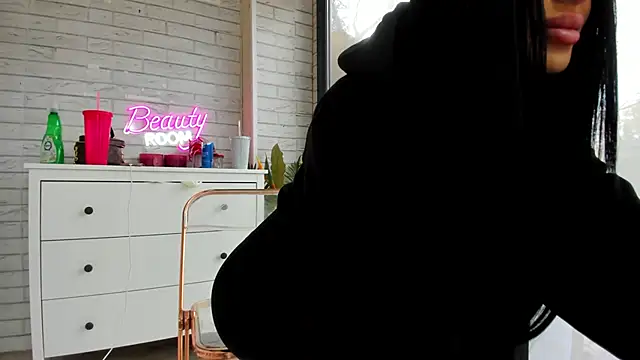 Snapshot of Britney_Charm_ chatting on November 25, 2025, 8:14 am Britney Charm online show from November 25, 2025, 8:14 am