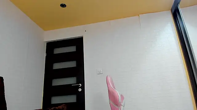 Snapshot of Britney_Charm_ chatting on March 22, 2025, 9:02 am Britney Charm online show from March 22, 2025, 9:02 am