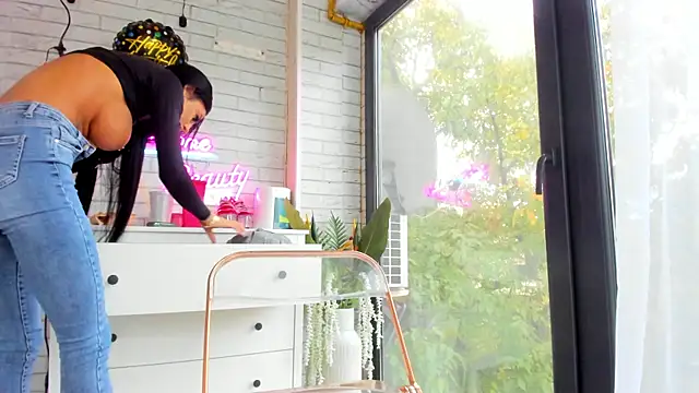 Snapshot of Britney_Charm_ chatting on October 12, 2025, 6:26 am Britney Charm online show from October 12, 2025, 6:26 am