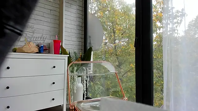 Snapshot of Britney_Charm_ chatting on October 15, 2025, 6:54 am Britney Charm online show from October 15, 2025, 6:54 am