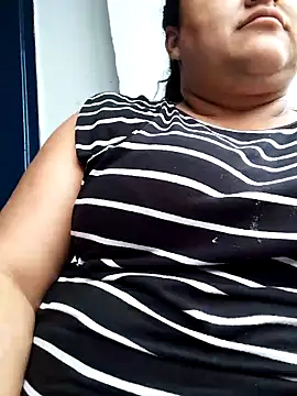 Snapshot of Monseratte21 chatting on February 1, 2025, 9:40 pm Monseratte21 online show from February 1, 2025, 9:40 pm
