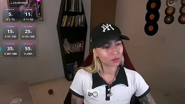Snapshot of Saucy_Jenn chatting on September 27, 2025, 1:34 am Saucy Jenn online show from September 27, 2025, 1:34 am