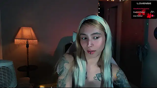Snapshot of Saucy_Jenn chatting on January 25, 2025, 2:58 am Saucy Jenn online show from January 25, 2025, 2:58 am