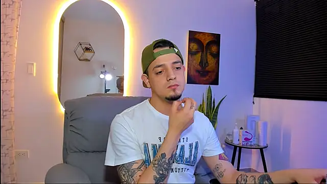 alejandro calderon1 online show from January 18, 2026, 3:32 am