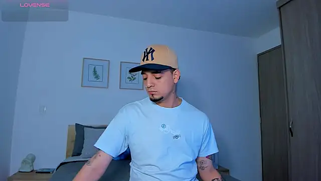 alejandro calderon1 online show from November 26, 2025, 9:31 am