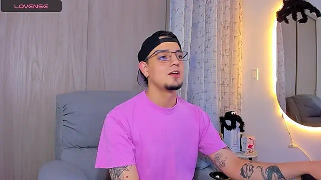 alejandro calderon1 online show from October 24, 2025, 4:55 am