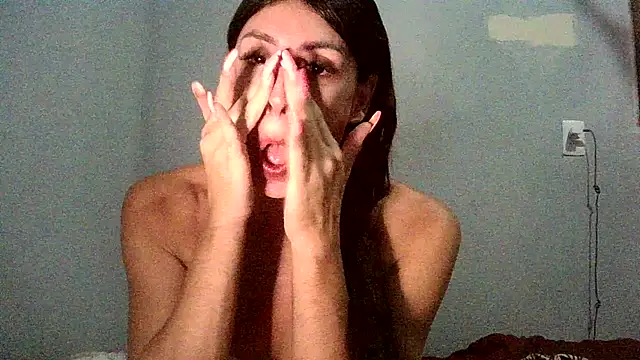 Snapshot of AlexiaDuucan chatting on December 22, 2025, 1:55 pm AlexiaDuucan online show from December 22, 2025, 1:55 pm