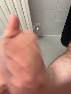 Snapshot of MagicKenzo99 chatting on October 18, 2025, 4:42 pm MagicKenzo99 online show from October 18, 2025, 4:42 pm