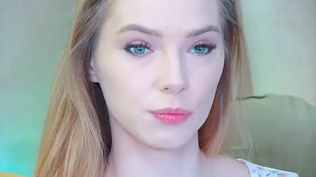 GentleRossi online show from November 18, 2025, 3:15 pm