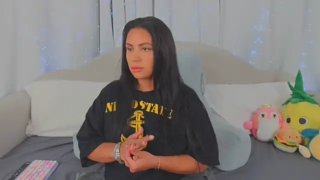 Snapshot of MeghanXO chatting on July 25, 2026, 2:45 pm MeghanXO online show from July 25, 2026, 2:45 pm