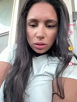 Snapshot of MeghanXO chatting on August 4, 2026, 10:53 am MeghanXO online show from August 4, 2026, 10:53 am
