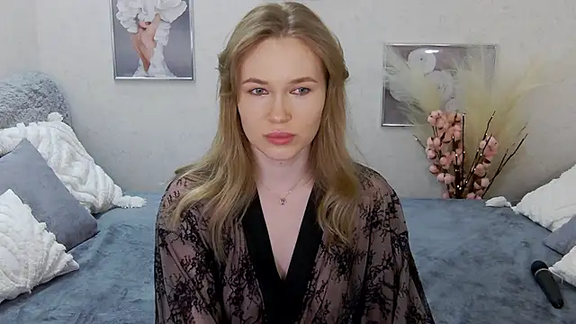 Veronika Mitchel online show from February 3, 2025, 11:36 pm