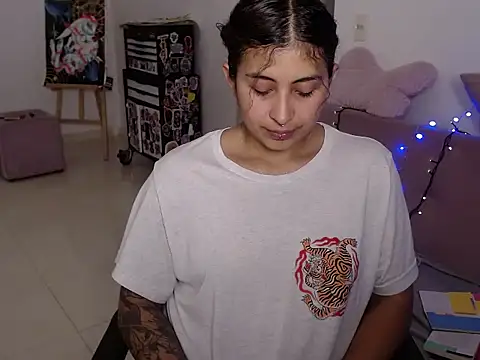 Snapshot of Sweety_lianna chatting on December 17, 2025, 3:00 am Sweety lianna online show from December 17, 2025, 3:00 am