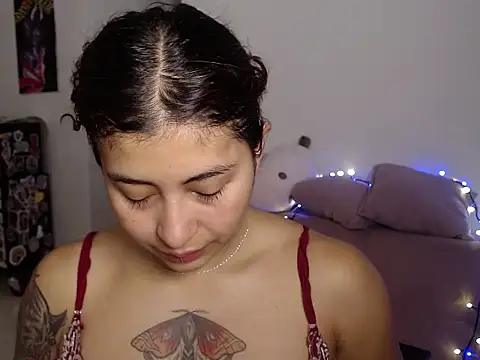 Snapshot of Sweety_lianna chatting on December 18, 2025, 11:36 am Sweety lianna online show from December 18, 2025, 11:36 am