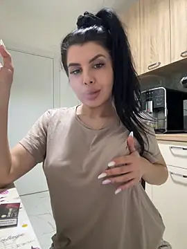 Snapshot of Scarlett-Dream chatting on February 15, 2025, 5:17 pm Scarlett-Dream online show from February 15, 2025, 5:17 pm
