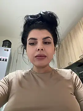 Snapshot of Scarlett-Dream chatting on February 12, 2025, 1:48 pm Scarlett-Dream online show from February 12, 2025, 1:48 pm