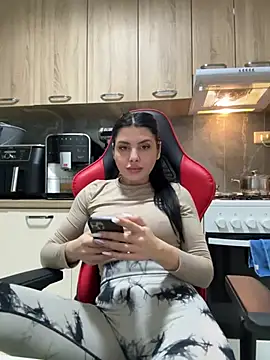 Snapshot of Scarlett-Dream chatting on February 28, 2025, 11:25 am Scarlett-Dream online show from February 28, 2025, 11:25 am