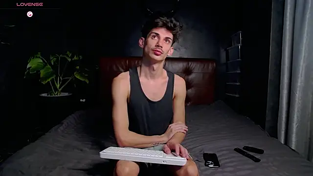 Snapshot of DanielCrush1 chatting on November 5, 2025, 11:02 am DanielCrush1 online show from November 5, 2025, 11:02 am