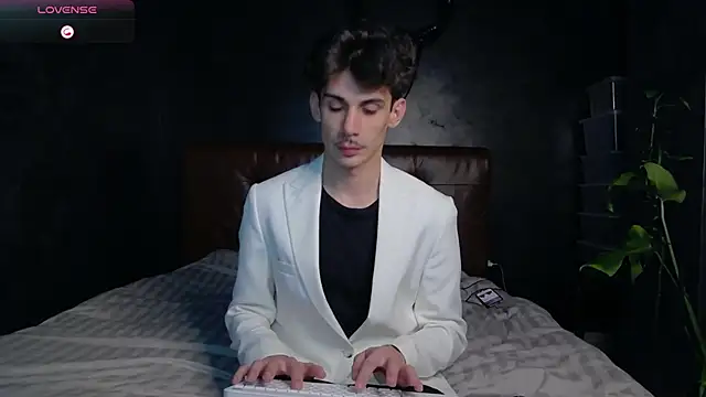 DanielCrush1 online show from November 20, 2025, 5:13 pm