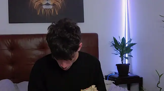 Snapshot of DanielCrush1 chatting on February 12, 2025, 12:37 am DanielCrush1 online show from February 12, 2025, 12:37 am