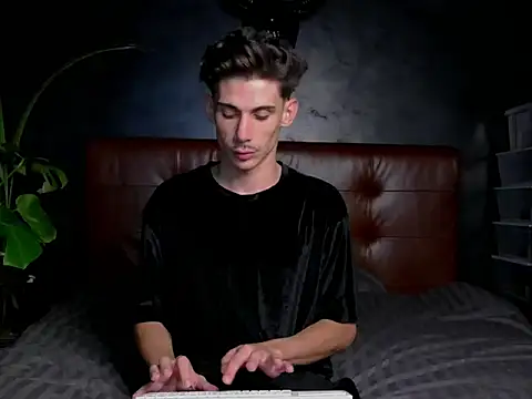 Snapshot of DanielCrush1 chatting on October 3, 2025, 6:42 pm DanielCrush1 online show from October 3, 2025, 6:42 pm