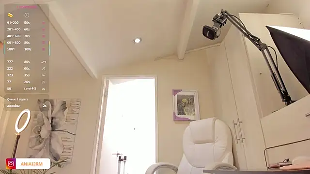 Snapshot of catalinasaiz chatting on October 18, 2025, 2:19 pm catalinasaiz online show from October 18, 2025, 2:19 pm