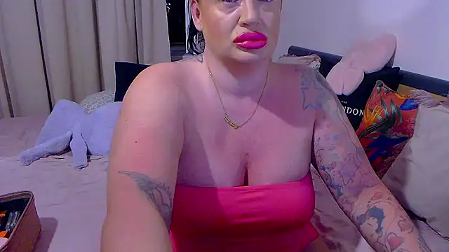 BustyVicky online show from June 3, 2026, 8:57 pm