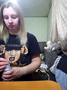 Snapshot of BustyBlond chatting on January 6, 2026, 4:49 am BustyBlond online show from January 6, 2026, 4:49 am