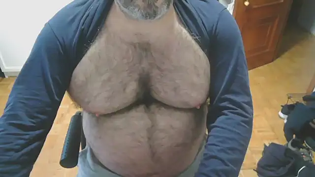 Snapshot of mikeyhotbear chatting on November 5, 2025, 7:44 am mikeyhotbear online show from November 5, 2025, 7:44 am