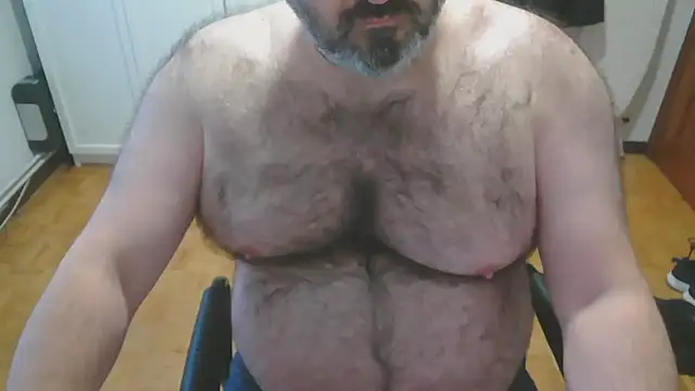 Snapshot of mikeyhotbear chatting on November 24, 2025, 4:51 pm mikeyhotbear online show from November 24, 2025, 4:51 pm