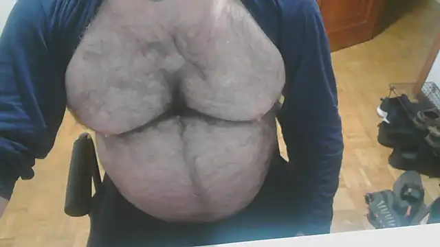 Snapshot of mikeyhotbear chatting on October 28, 2025, 6:45 am mikeyhotbear online show from October 28, 2025, 6:45 am