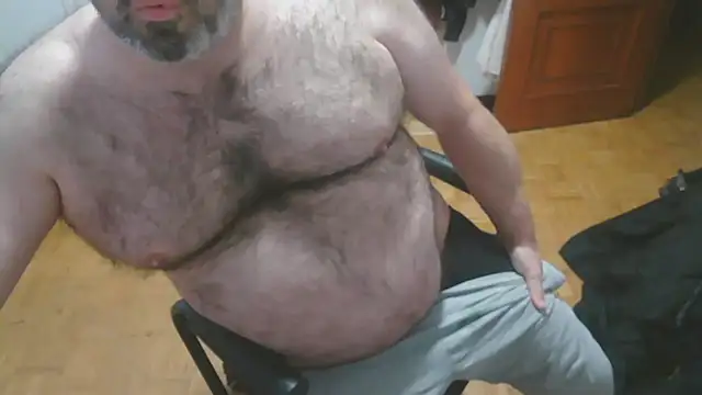 Snapshot of mikeyhotbear chatting on November 20, 2025, 7:31 am mikeyhotbear online show from November 20, 2025, 7:31 am