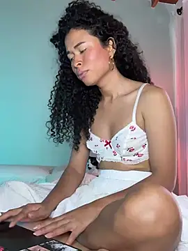 Snapshot of GabriSaenz chatting on March 17, 2025, 5:16 pm GabriSaenz online show from March 17, 2025, 5:16 pm