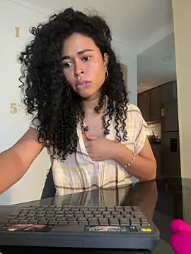 Snapshot of GabriSaenz chatting on December 21, 2024, 10:40 pm GabriSaenz online show from December 21, 2024, 10:40 pm