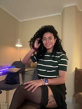 Snapshot of GabriSaenz chatting on December 7, 2024, 4:53 pm GabriSaenz online show from December 7, 2024, 4:53 pm
