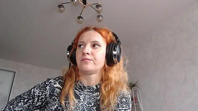 Snapshot of Simabigsmile chatting on November 7, 2025, 6:18 am Simabigsmile online show from November 7, 2025, 6:18 am