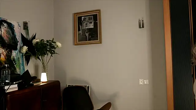 Snapshot of Special___ chatting on December 19, 2024, 3:19 pm Special online show from December 19, 2024, 3:19 pm