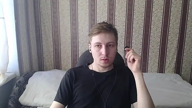Snapshot of darienlarge chatting on March 21, 2025, 2:29 pm darienlarge online show from March 21, 2025, 2:29 pm