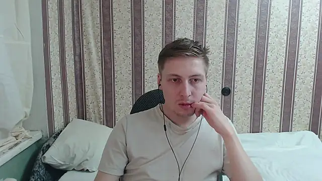 Snapshot of darienlarge chatting on March 6, 2025, 8:48 pm darienlarge online show from March 6, 2025, 8:48 pm