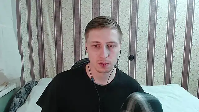Snapshot of darienlarge chatting on March 15, 2025, 7:05 pm darienlarge online show from March 15, 2025, 7:05 pm