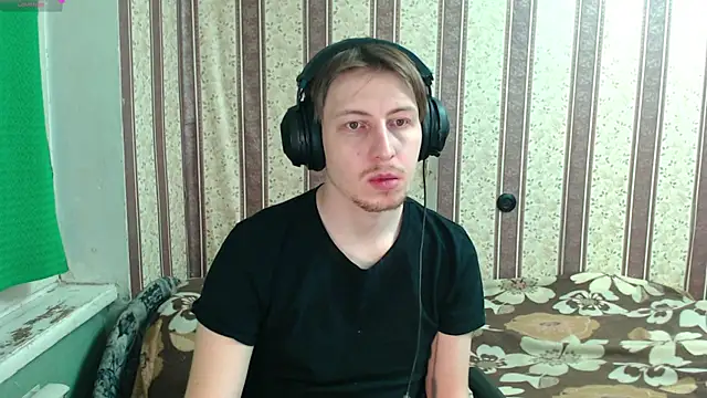 darienlarge online show from November 30, 2025, 4:02 am