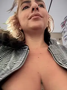 Snapshot of sammyqueenx21 chatting on March 4, 2025, 2:21 pm sammyqueenx21 online show from March 4, 2025, 2:21 pm