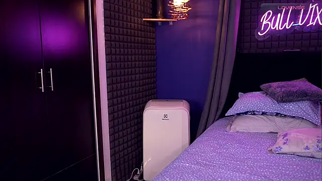 bull vixen2001 online show from February 22, 2026, 11:01 am