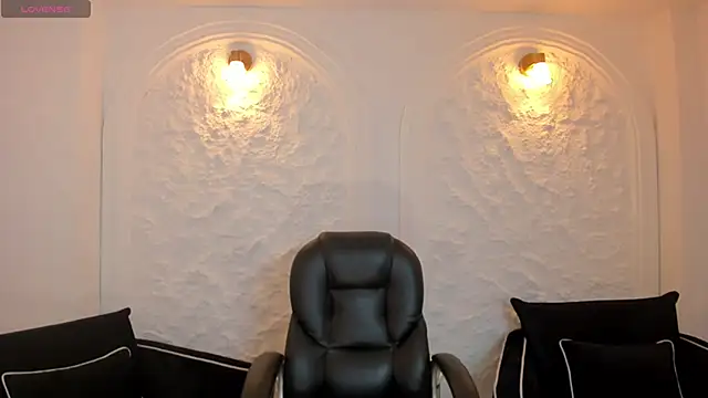 Snapshot of ErikaBenz_ chatting on October 10, 2025, 8:31 pm ErikaBenz online show from October 10, 2025, 8:31 pm