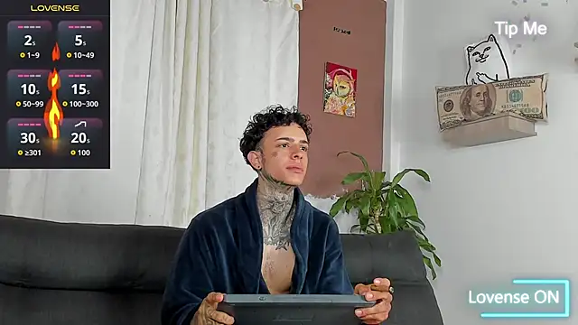 Snapshot of Aron_ford chatting on October 22, 2025, 11:42 am Aron ford online show from October 22, 2025, 11:42 am