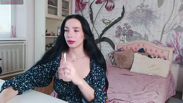 Snapshot of AliciaBow chatting on October 2, 2025, 12:08 pm AliciaBow online show from October 2, 2025, 12:08 pm
