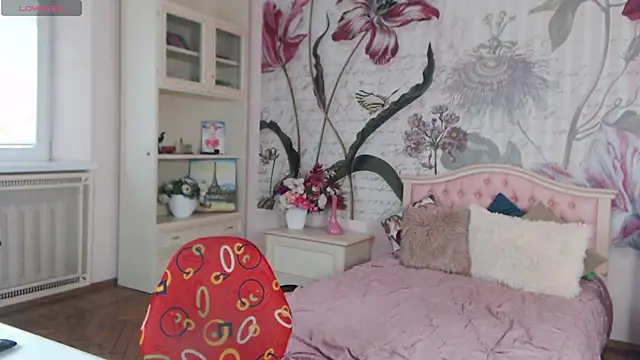 Snapshot of AliciaBow chatting on September 26, 2025, 12:56 pm AliciaBow online show from September 26, 2025, 12:56 pm